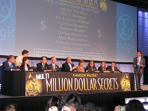 日米のトップ販売店によるパネルディスカッションも開催された（日本からは、石井恵子氏や勝山昭男氏、中村明俊氏が参加）