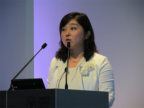 「オルビスユー　アンコール」の特徴を説明する熊本宏美執行役員商品企画本部担当