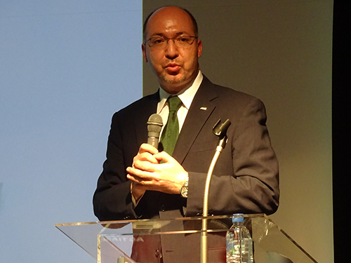 講演するベジット・イディアス会長