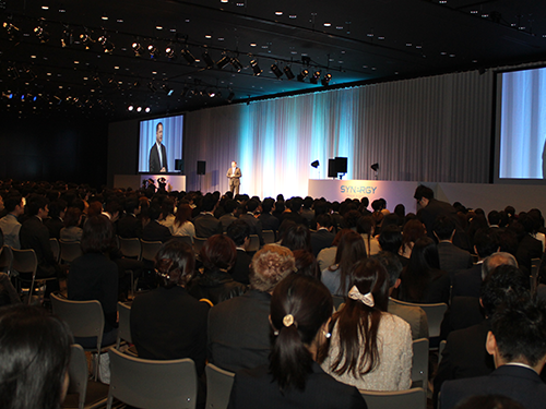 ８００人の会員が参加した「ジャパンサミット」のようす