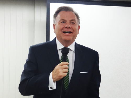 米国本社のジョン・ワズワース創業者兼ＣＥＯ