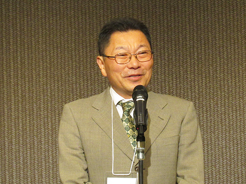 乾杯のあいさつをする公益社団法人日本通信販売協会の万場徹専務理事