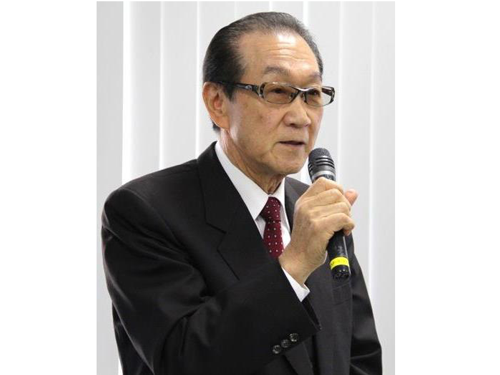 ファンケルの入社式であいさつする池森賢二会長執行役員