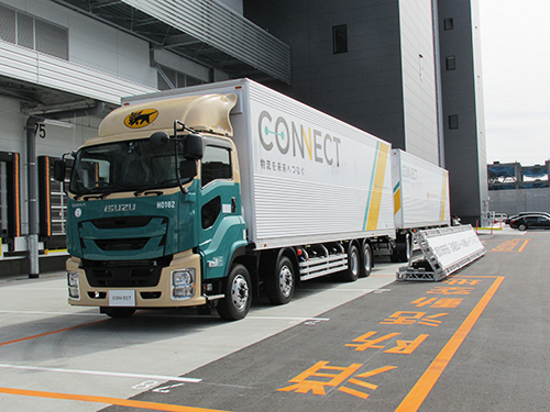 幹線輸送に導入する大型連結トレーラー「CONNECT」
