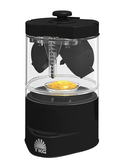 卵と白身を分ける「究極のTKG」