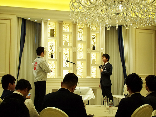 ロープレを実演、投票で優勝を決めた