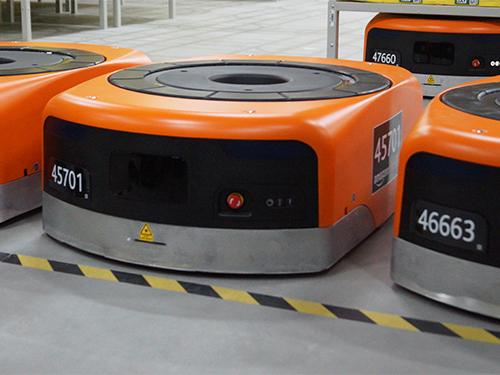 自走式ロボット「アマゾンロボティクス」