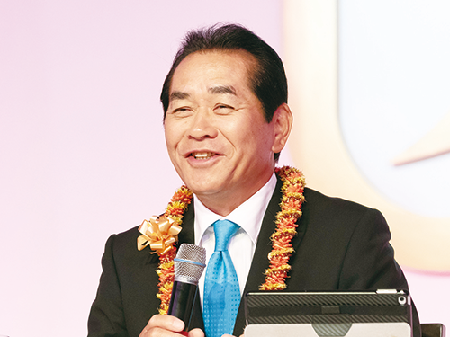 月例会議では、桃園会長が、参加した会員に感謝の意を示すとともに奨励のスピーチを行った