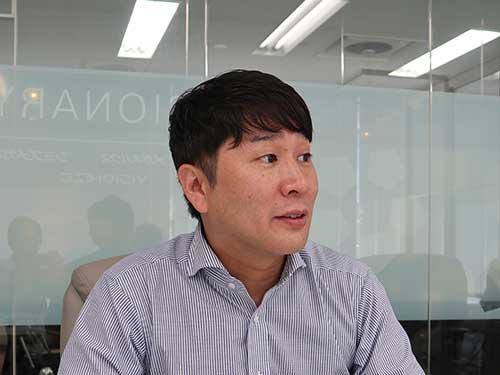 DMの自動送付について説明するビジョナリーホールディングスの宮森修仁シニアエキスパート