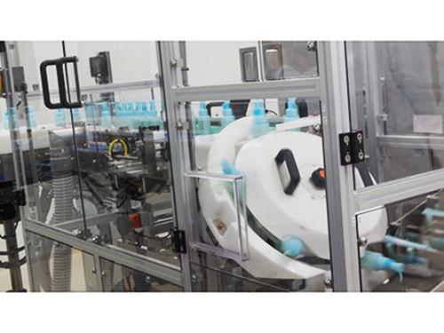 １日に約５万本を製造する