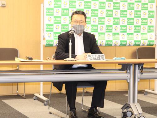 「悪質」の判断基準について話す、消費者庁取引対策課の笹路健課長