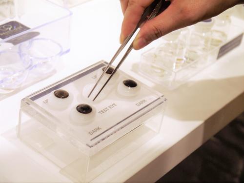 カラコン体感ブースを設置