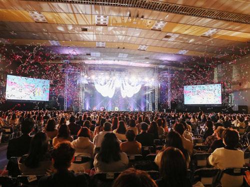約３６００人が参加した「フォーデイズ春　２０２１　ｉｎ　関西」会場