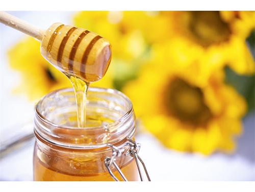 「Ｏｉｓｉｘ」はウクライナ産蜂蜜に寄付金を付けて販売している