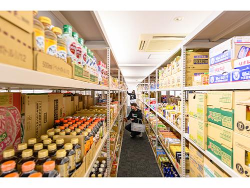 食品・日用品に加え、美容・衛生用品など多彩な商品を取り扱う