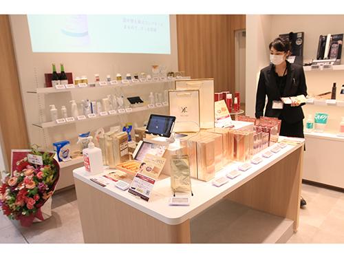 健康食品や日用品など約２００品目を取り扱っている