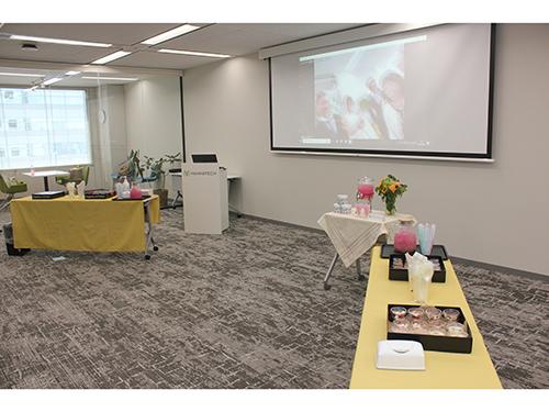 一体感が生まれるよう配慮したセミナールーム