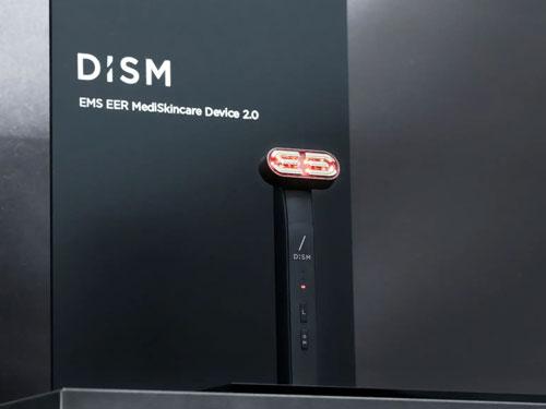 新美顔器「ＤＩＳＭ　ＥＭＳ　ＥＥＲ　メディスキンケアデバイス　２．０」