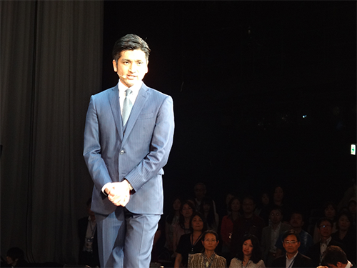 あいさつに立った宮城社長