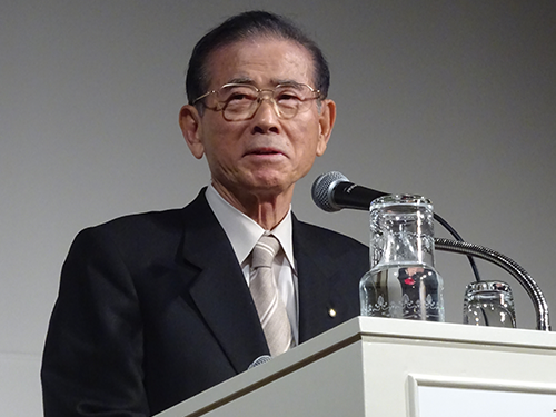 基調講演を行うヤマダ電機の山田昇社長