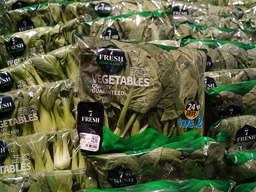 （写真３）パッケージのＱＲコードで商品情報を確認