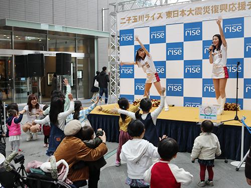 楽天ゴールデンイーグルスのチアリーディングチームも登場