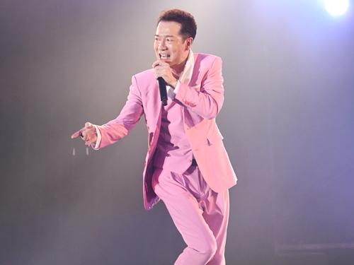 歌手の田原俊彦をスペシャルゲストに招いたショーも開催