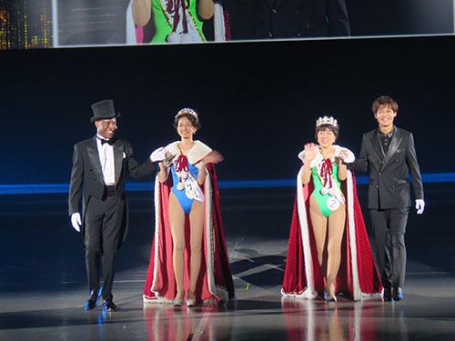 グランプリを受賞した２人が「ヴィクトリー・ウォーク」