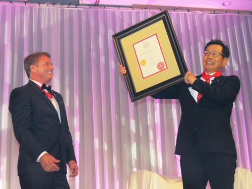 石川雄志社長（写真右）とトライサンインターナショナル　サー・レイモンド・ウィンターズ社長