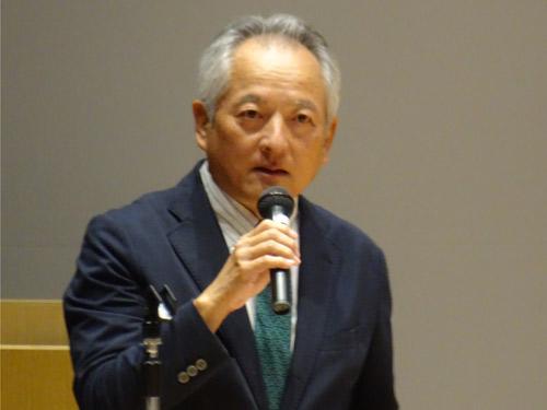 講演する満尾正氏