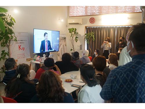 本社とオンラインミーティング中の様子