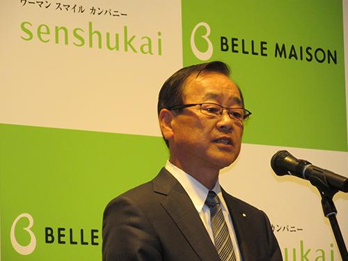 イベントであいさつする田邉道夫社長