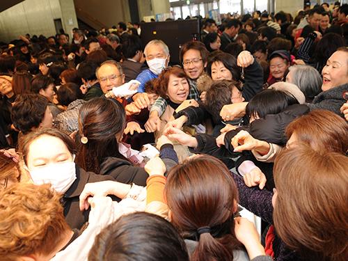 全国コンベンション関西で新製品試用コーナーには約７０００人の来場者が押し寄せた