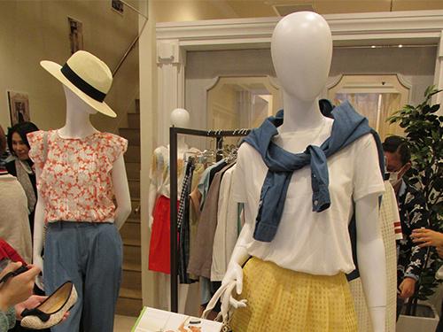 「アンドモア」の巻頭に掲載する商品