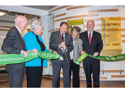 テープカットセレモニーにはユタ州知事が出席した