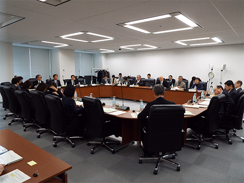 ３月５日には特定商取引法専門調査会が発足した。今年８月をめどに一定の結論を出す