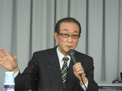 会見に応じるファンケルの池森賢二会長