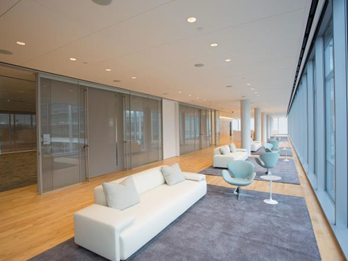 「ニュースキン・パビリオン」内部のようす