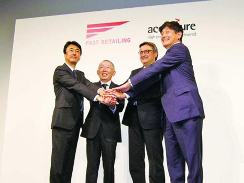 ファーストリテイリングとアクセンチュアの会見