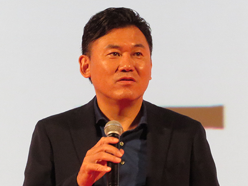 講演に登壇した三木谷浩史社長