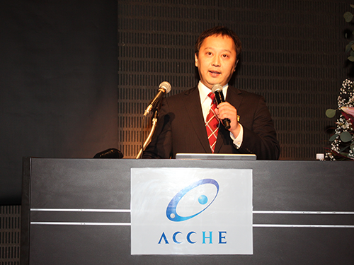 あいさつする南部景樹社長