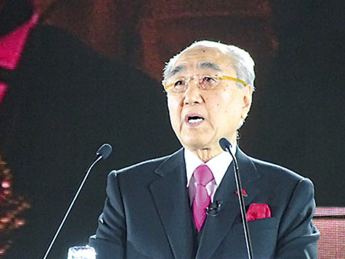 あいさつする堀澄也会長兼ＣＥＯ