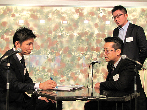 3位のスマートテックは、ユーモアを交えた軽妙なトークで会場を沸かせた