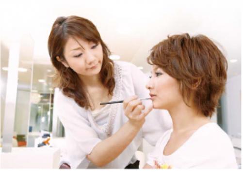 東京・青山のサロンでの美容教室を開講