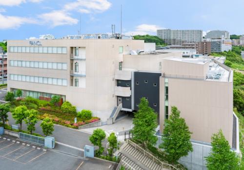 ファンケル総合研究所（建物の右部分が「第二研究所」）