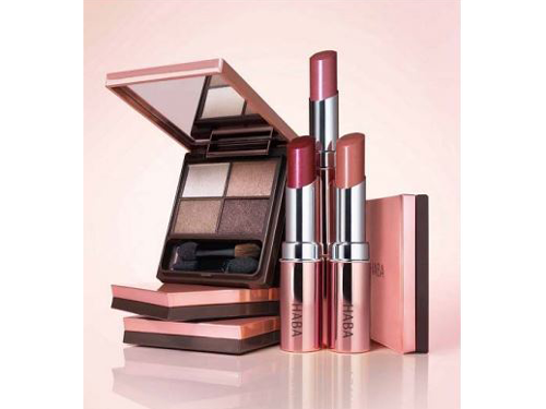 新発売するアイカラーやルージュ