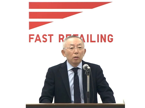 事業戦略を発表する柳井社長