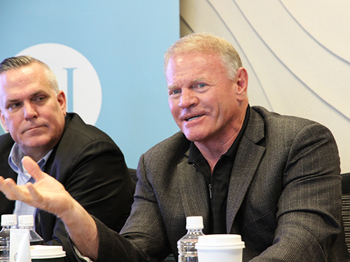 今後の展望などを説明するジェフ・オルソン創業者兼CEO