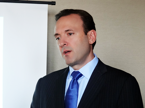 ロバート・コンリーCEO