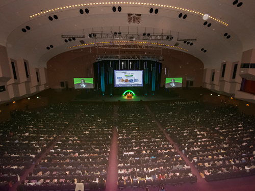 全国から4000人の会員が参加した全国大会会場の様子